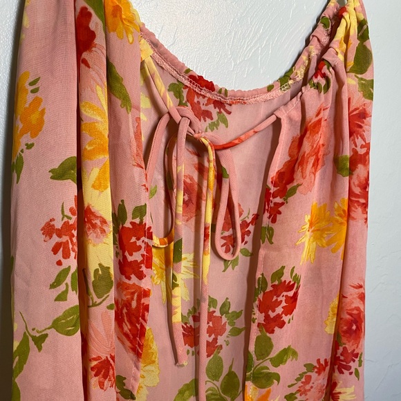 Womens Floral Top - Picture 2 of 3